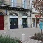 Avec Beaucoup De Cachet Et Calme