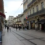 Avec Beaucoup De Cachet Et Calme *