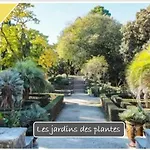 Avec Beaucoup De Cachet Et Calme