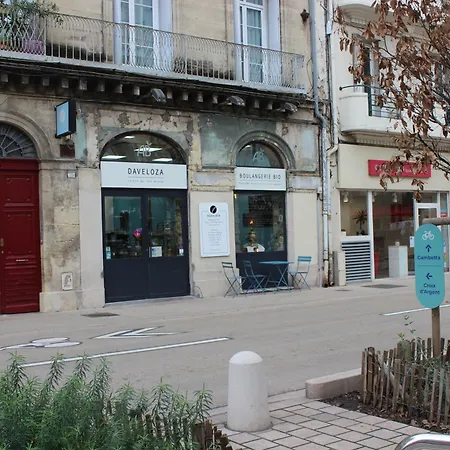 Avec Beaucoup De Cachet Et Calme